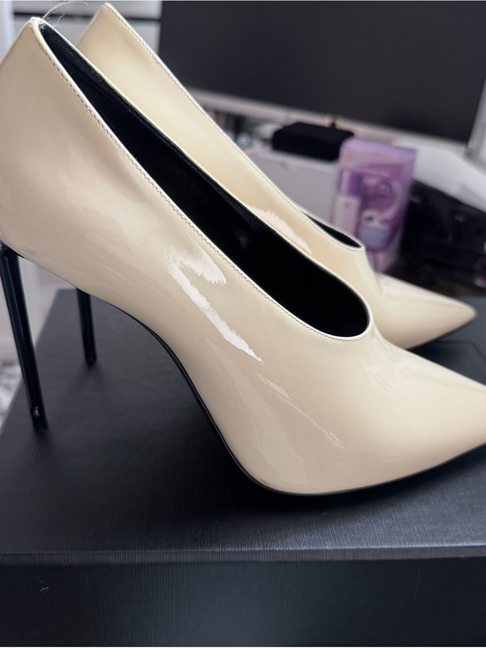 Saint Laurent Cream Patent Leather Pointed Pumps main image 3